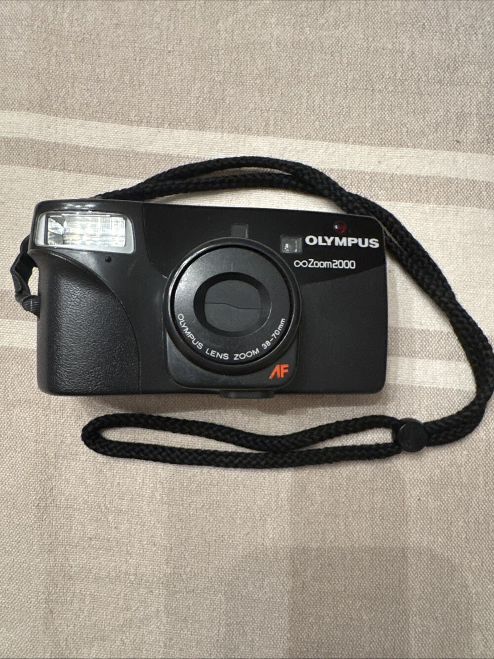 Olympus Infinity Zoom 2000 AF 38-70mm 35mm Point & Shoot Film Camera W/case